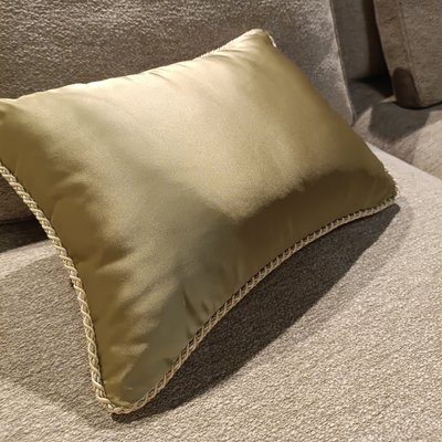 Декоративна подушка з сатину, оздоблена шнуром - 30*45cm FRT 116 фото